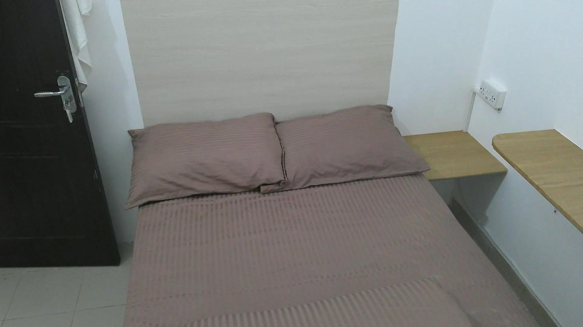 Ruby Star Budget Room With Shared Washroom Access 321 Dubai Herberg