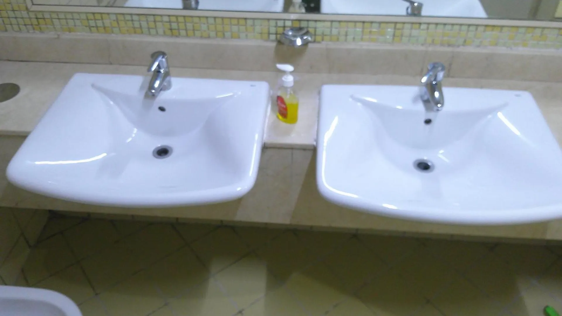 Ruby Star Budget Room With Shared Washroom Access 321 Dubai Herberg