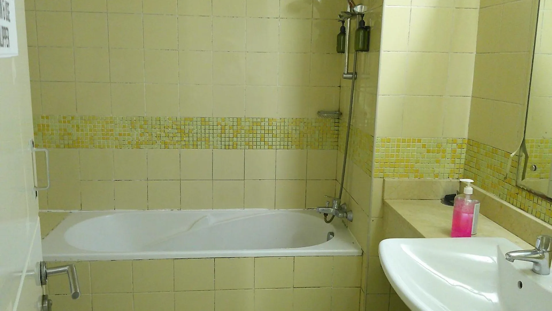 Ruby Star Budget Room With Shared Washroom Access 321 Dubai 0*,  United Arab Emirates